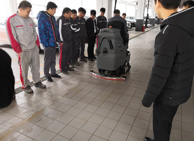 機(jī)場(chǎng)洗地車