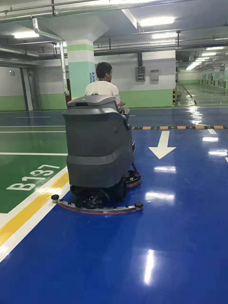 工廠車間地面清潔可以使用電瓶式自動洗地車嗎？