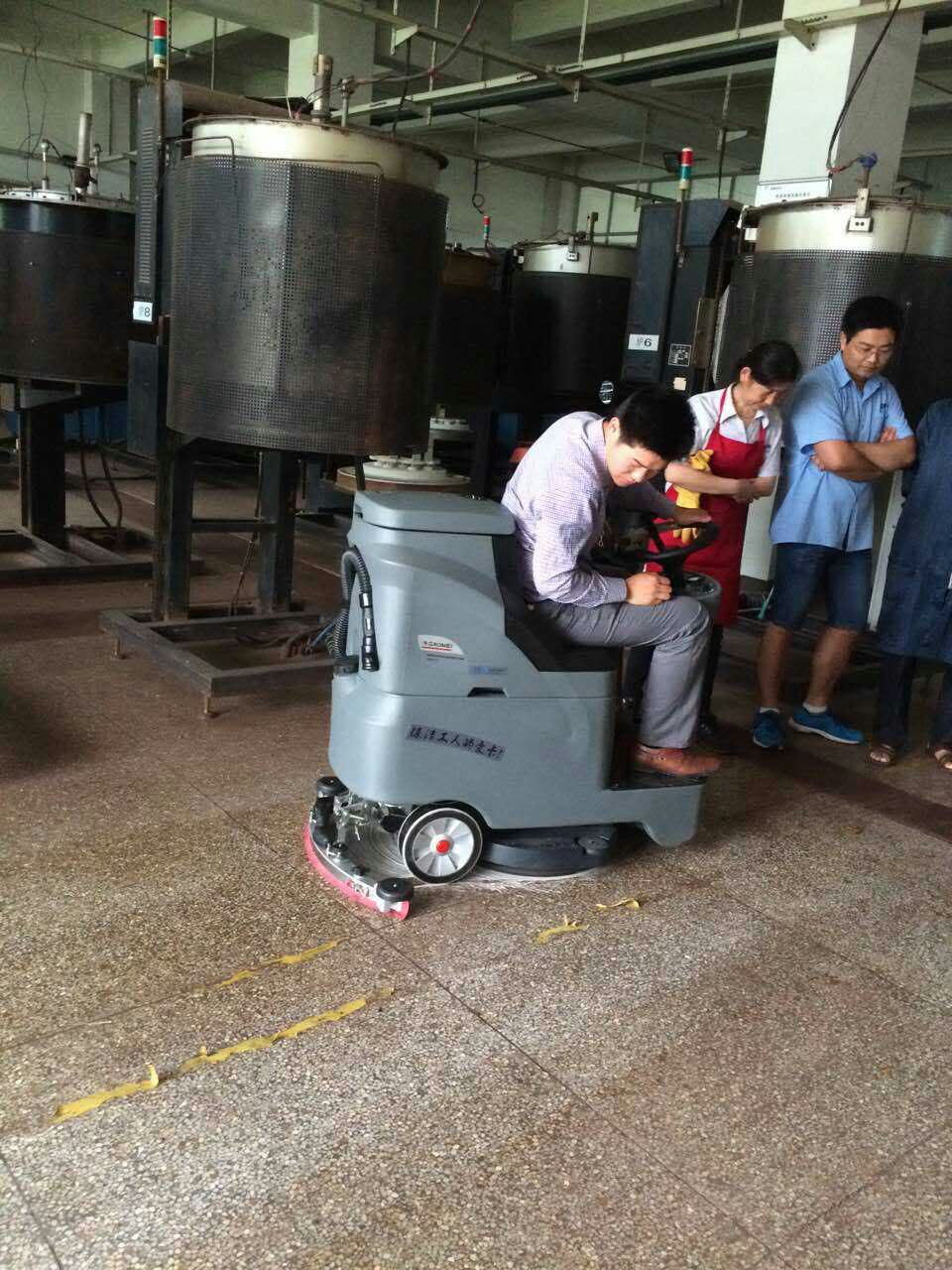 洗地機(jī)成為環(huán)保行業(yè)中主流清潔設(shè)備