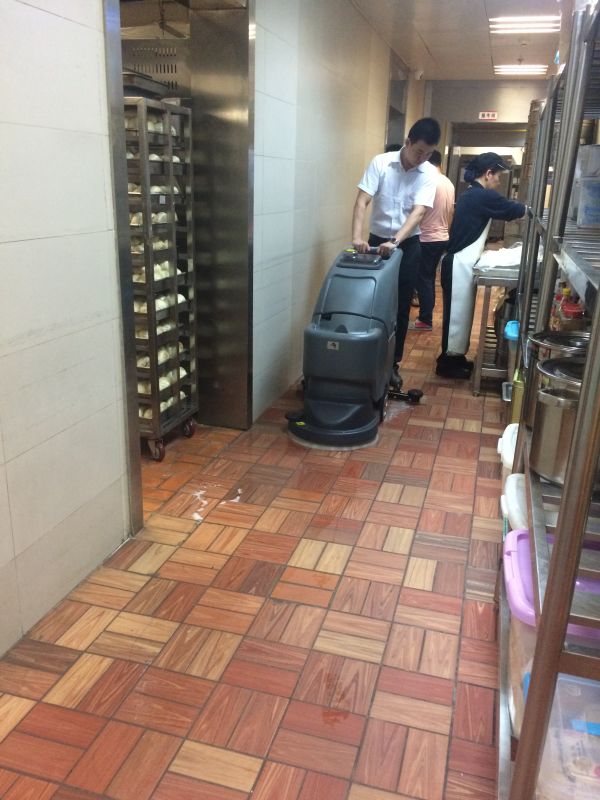 酒店使用手推式洗地機效果怎么樣？