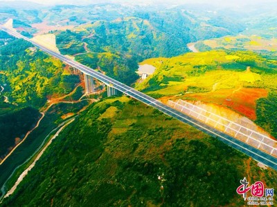 云南召夸至瀘西高速公路通車 20分鐘串聯(lián)曲靖紅河
